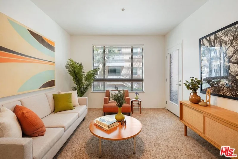 100 S Alameda Street 150 photo 2