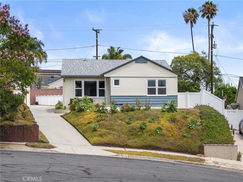 Photo 2 of 5525 Cathann Street