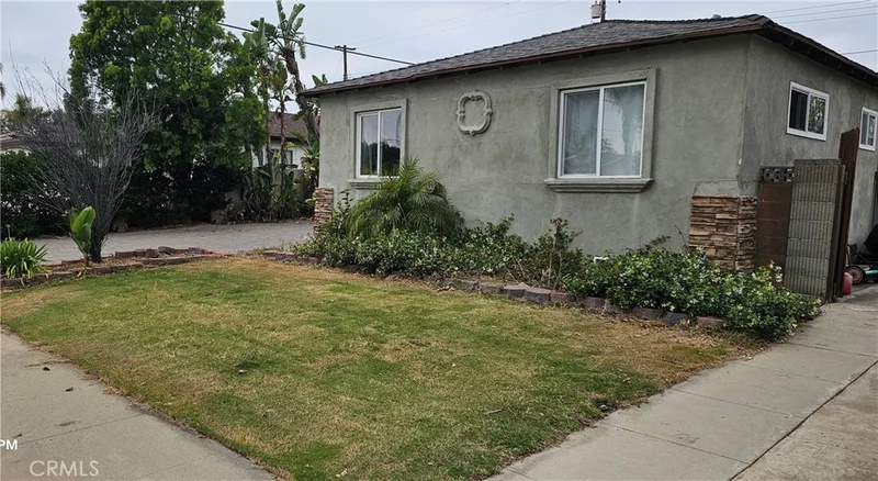 Photo 2 of 3747 E Roberta Avenue