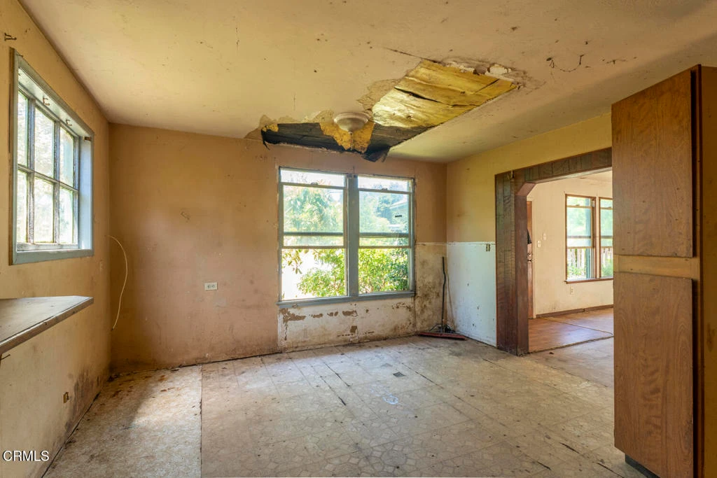 Interior 4