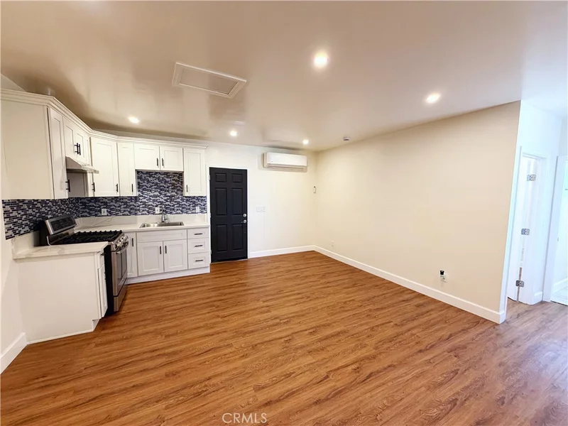 1530 W Kildare photo 2