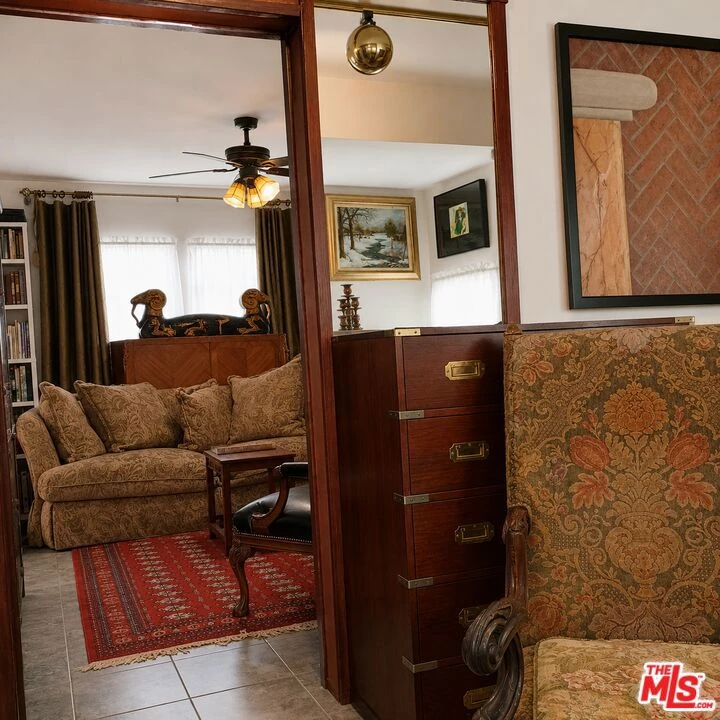 Interior 4