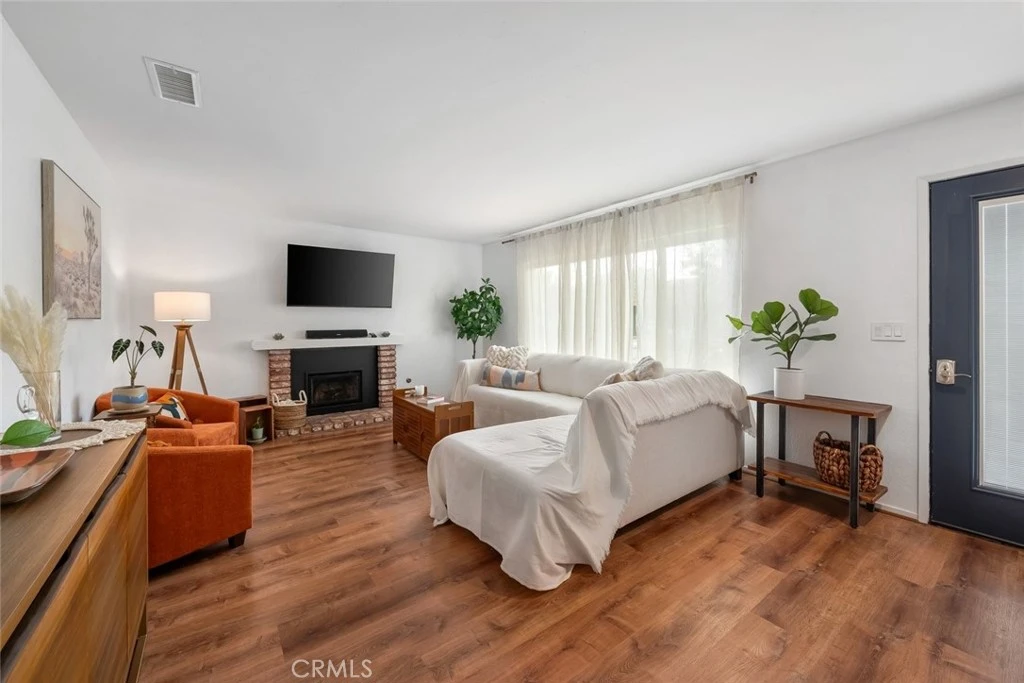 Interior 4