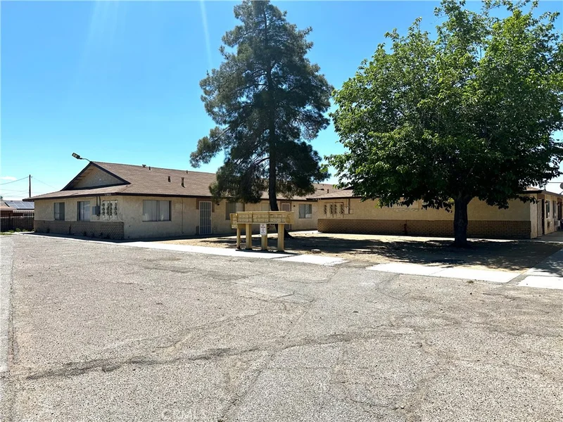11661 11663 White Avenue 6 photo 2