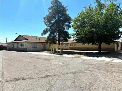 11661 11663 White Avenue 6 photo 2