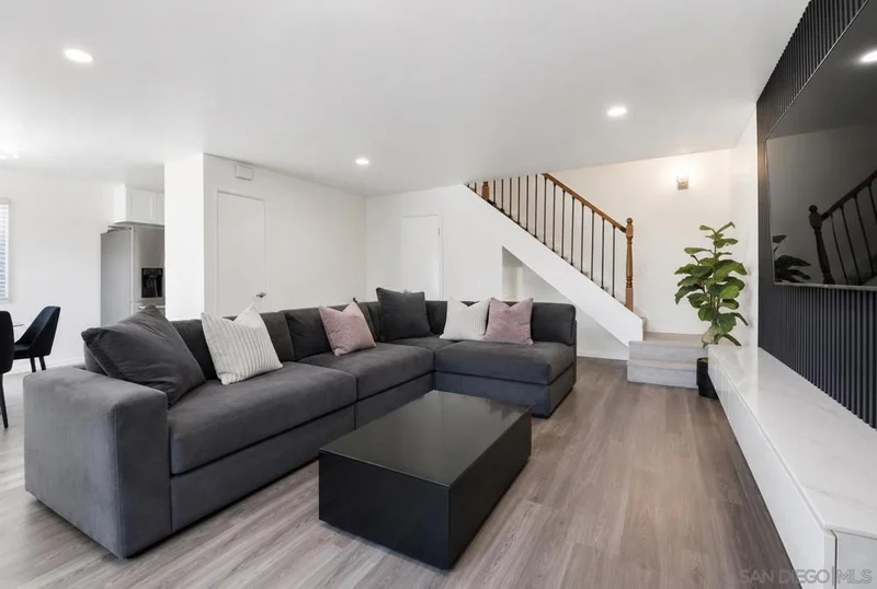 6516 Omega Dr photo 2