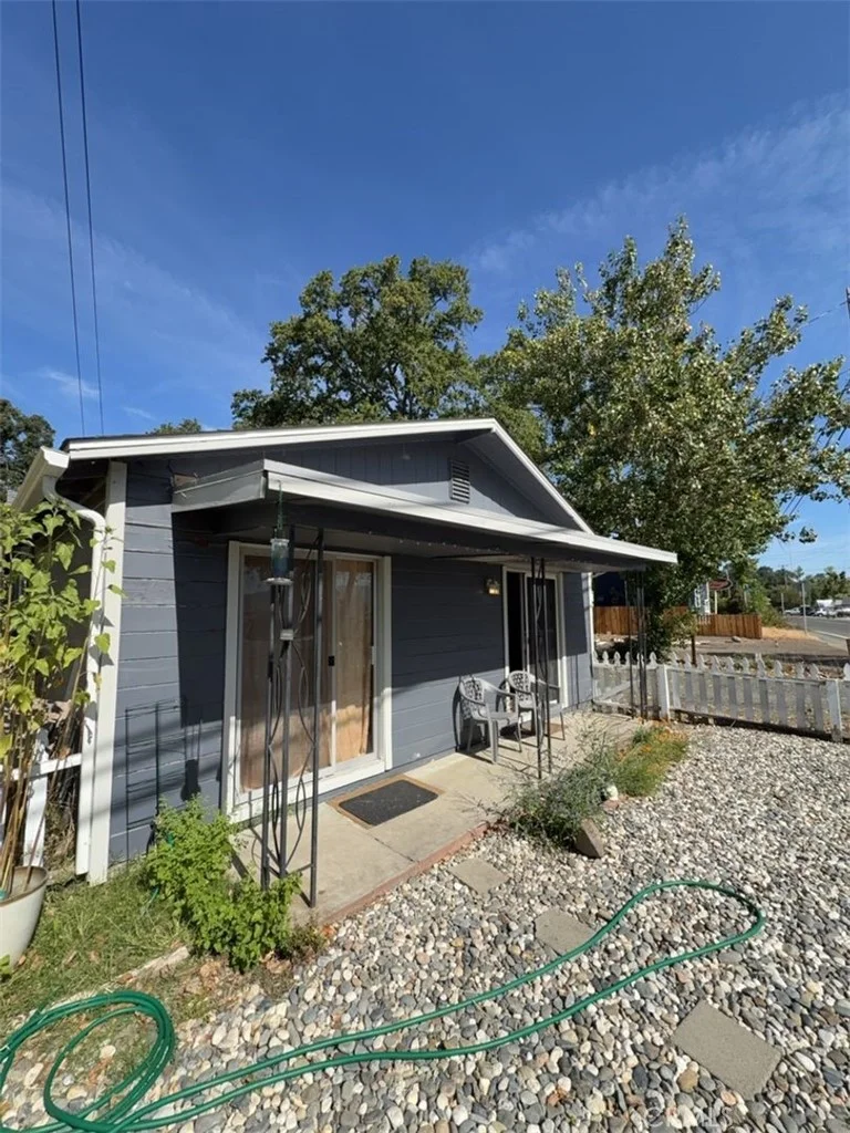 2435 Lakeshore 1