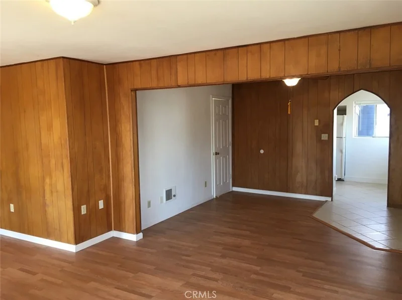 2435 Lakeshore 1 photo 2