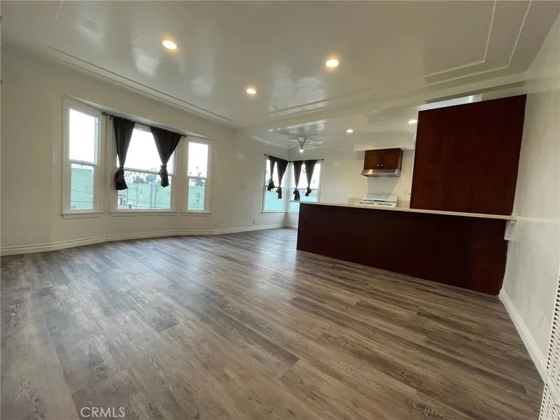 3968 Arlington Avenue 1/2 photo 2