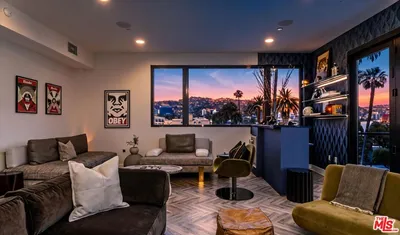 137 N Doheny Drive 4 photo 2