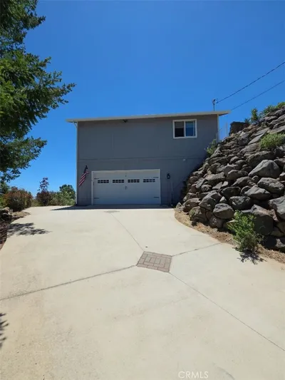 8115 Mountain Creast Drive photo 2