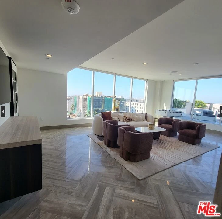 Interior 3