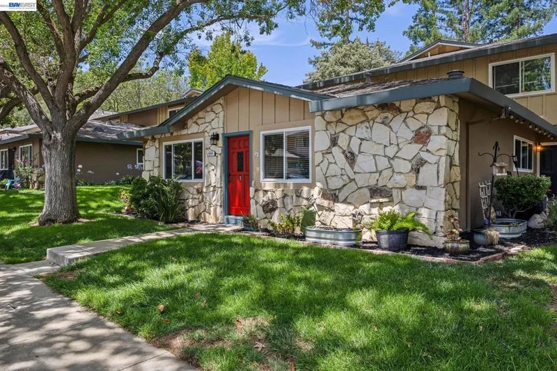 Photo 2 of 8110 Arroyo Dr