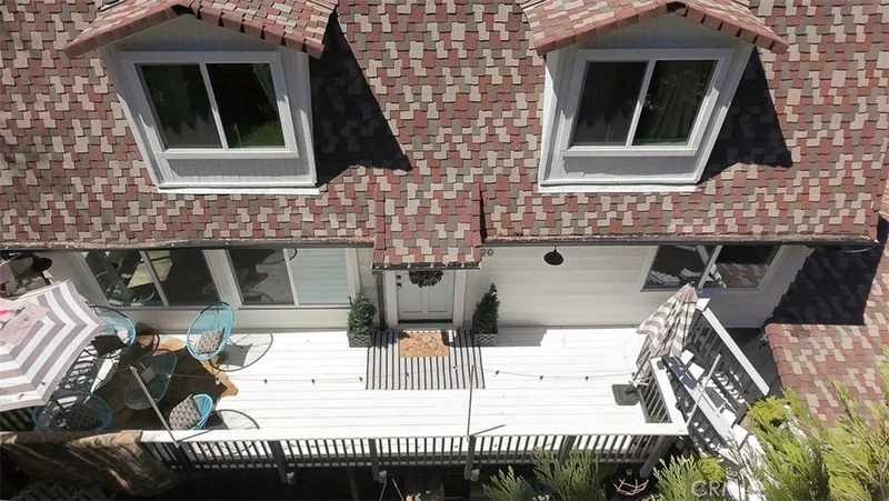 220 Oak Dr. photo 2