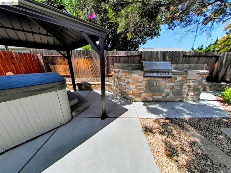 1612 Geyser Cir photo 2
