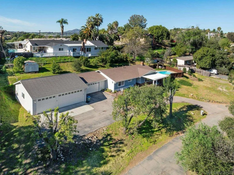 1780 Grove photo 2