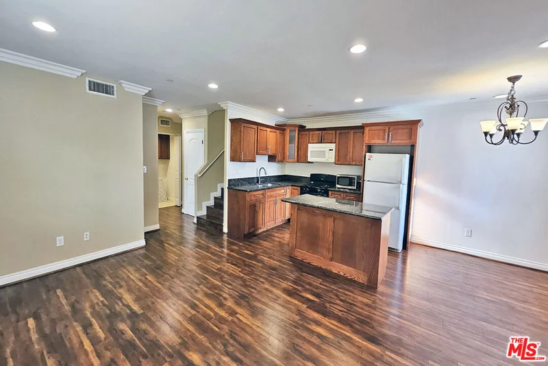 1434 1/2 Ricardo Street photo 2