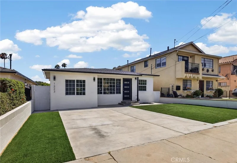 1223 W 23rd