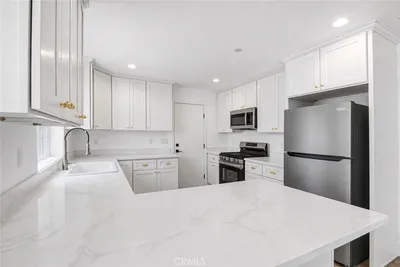 16385 Valencia Avenue 2 photo 2