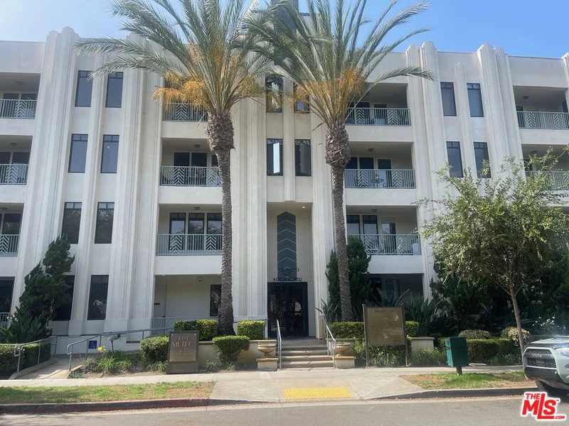 5625 Crescent Parkway 106