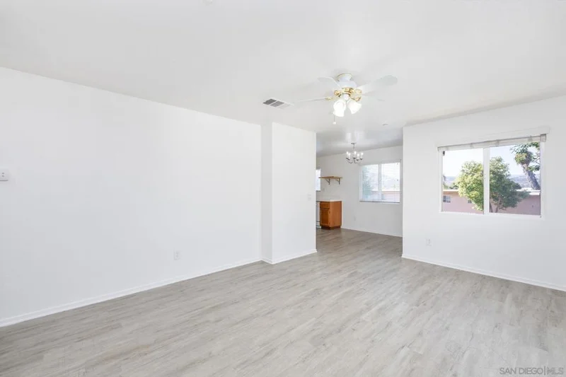 9728 Marilla 615 photo 2