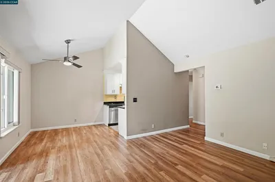 775 Center Ave photo 2