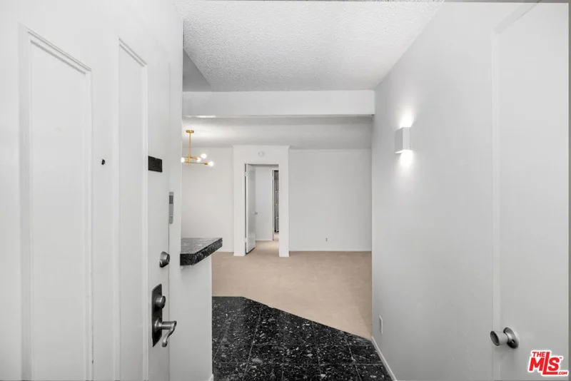 355 S Los Robles Avenue 210, Pasadena, CA 91101