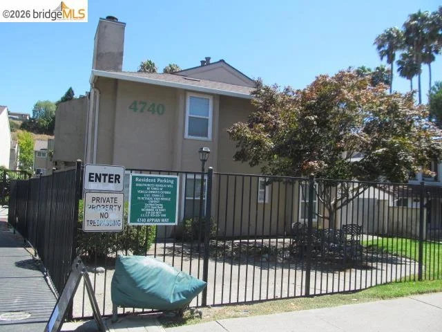 4740 Appian Way photo 2