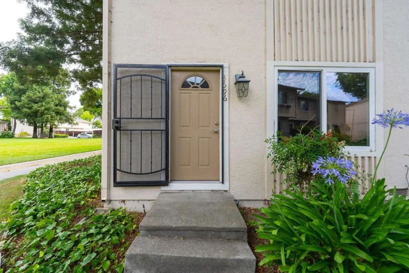 3696 Woodbine Way photo 2