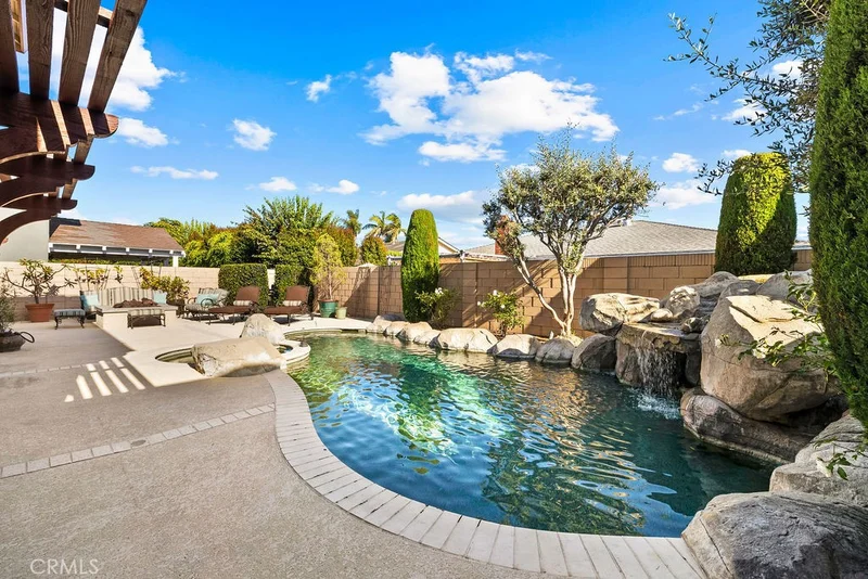6792 Loyola Drive