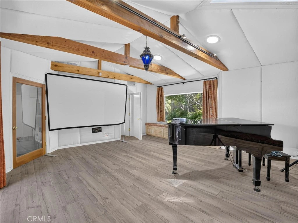 Interior 4