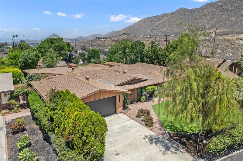 20505 Claremont Avenue photo 2