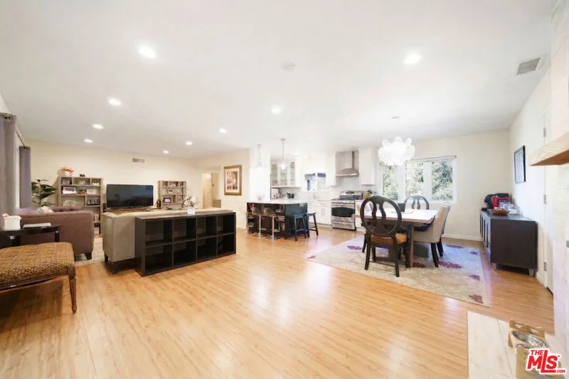 5532 Ocean View Boulevard photo 2