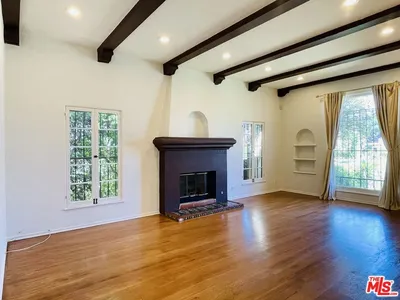 203 N Doheny Drive