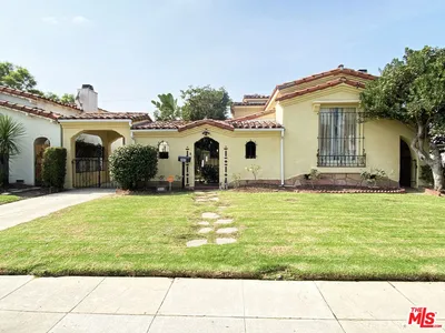 203 N Doheny Drive photo 2