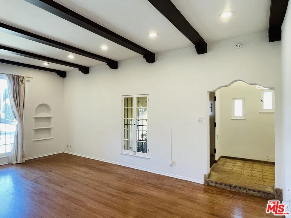 Interior 4