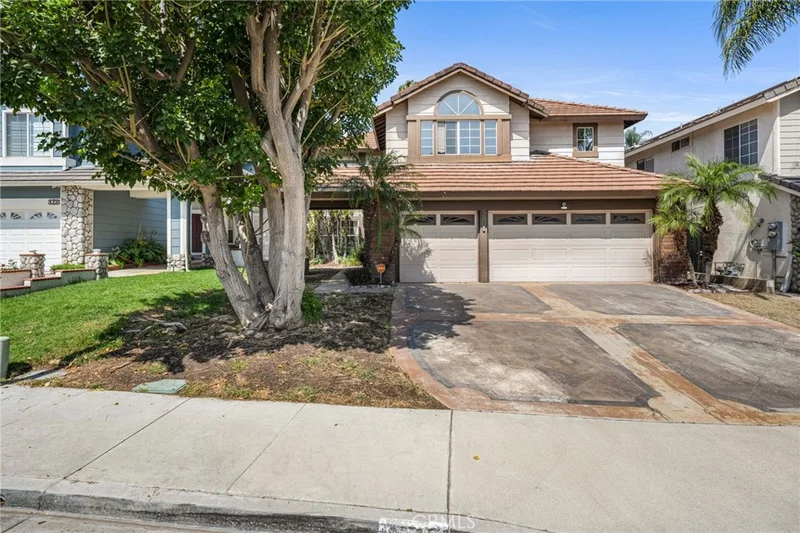 588 Hillsborough Way photo 2