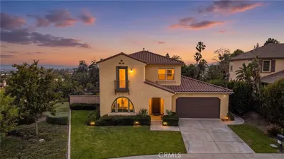 864 E Manresa Drive photo 2