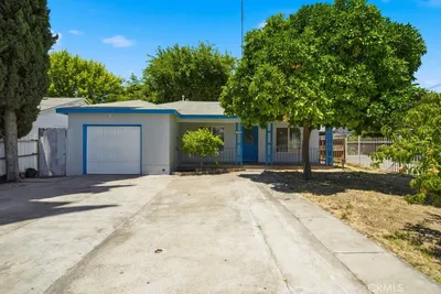 6807 N Cottage