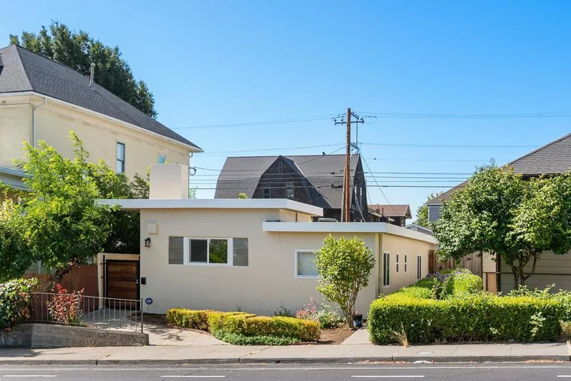 841 Georgia Street photo 2