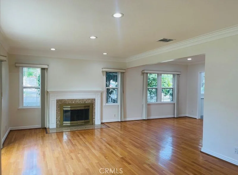 1422 Spazier Avenue photo 2