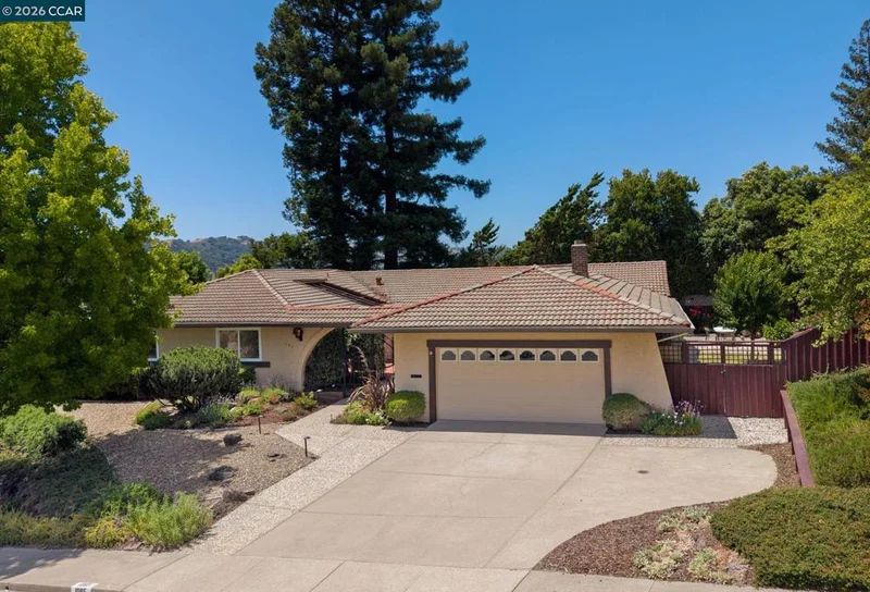 1085 Country Club Drive, Moraga, CA 94556