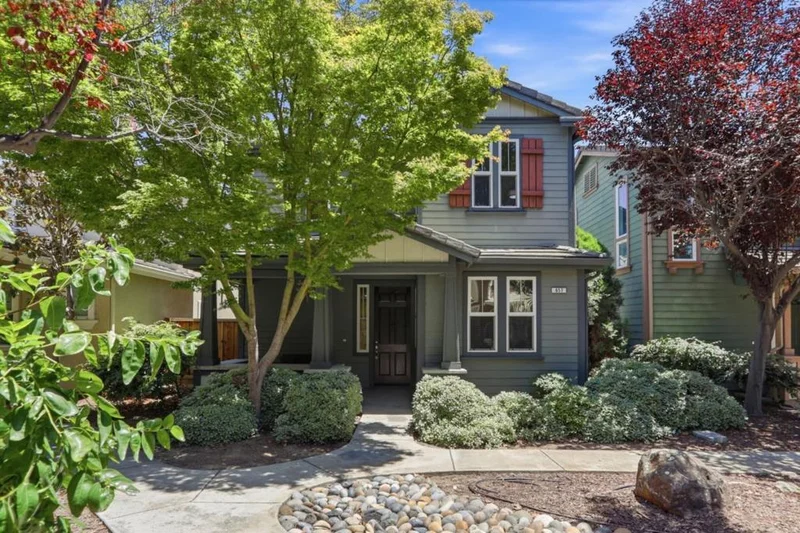 657 Woodland Terrace