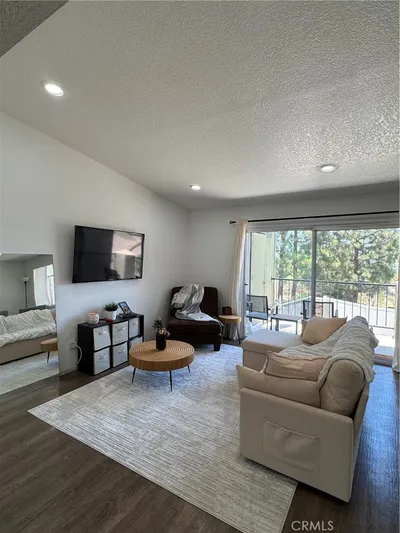 2548 Avenida Del Vista T 202