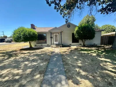 820 Monterey Avenue photo 2