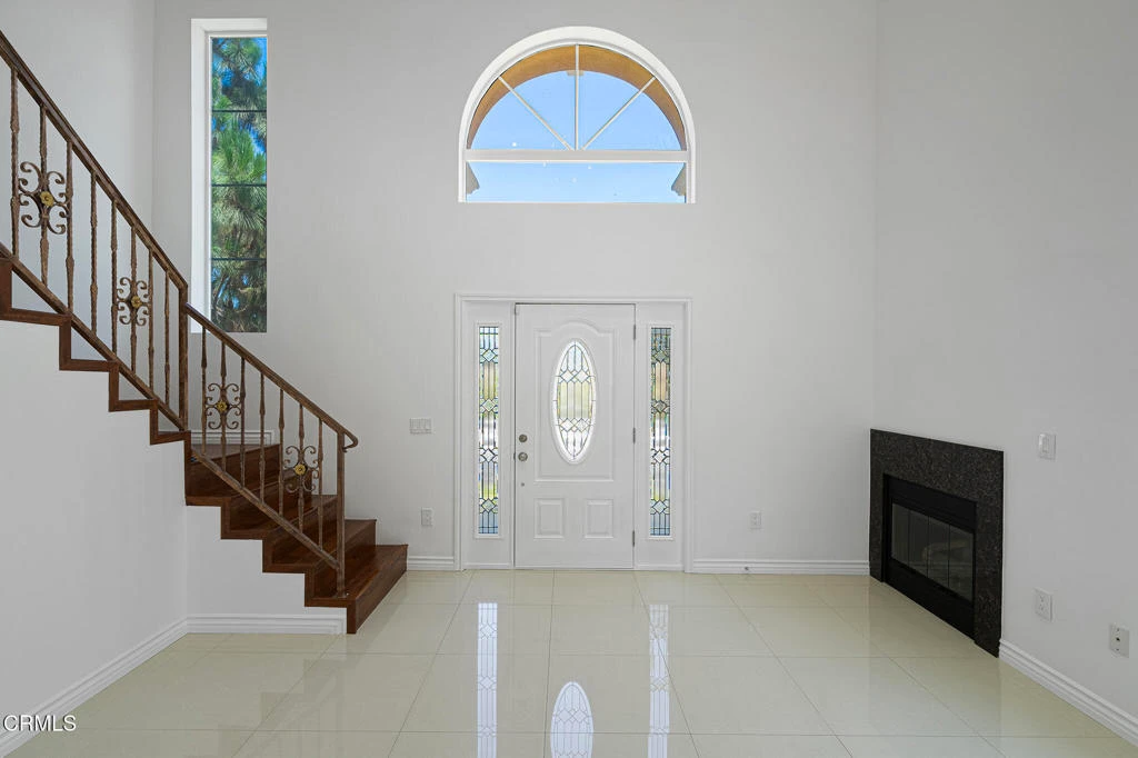 Interior 4