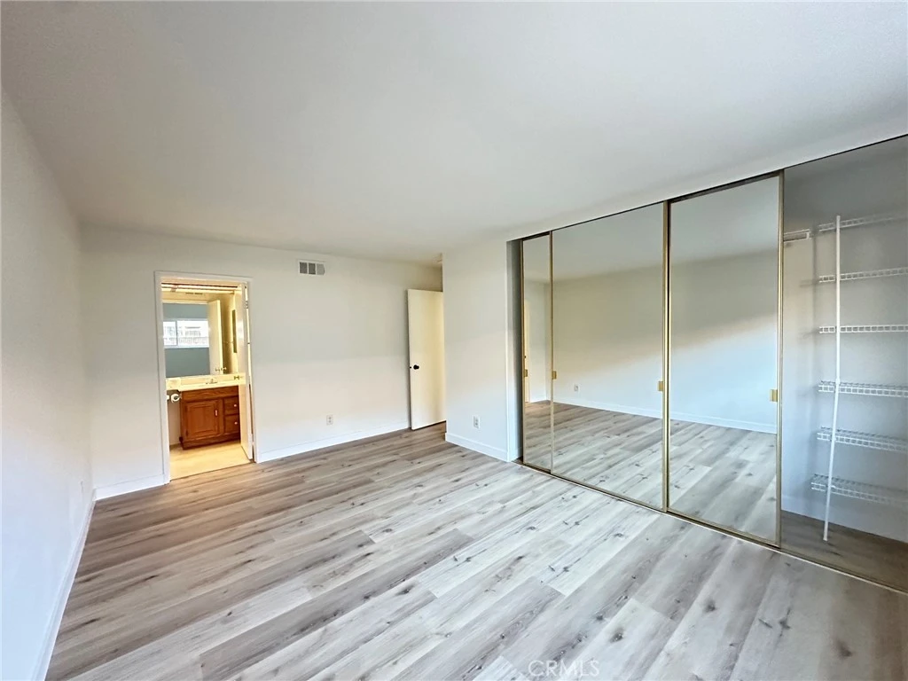 Interior 4