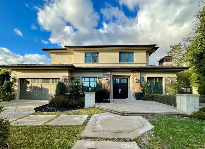 85 W Birchcroft Street