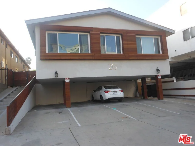 213 S Alexandria Avenue 9