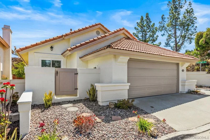 2102 Amorosa Glen